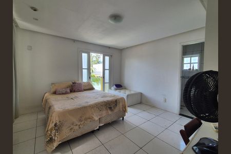 Casa de condomínio à venda com 220m², 4 quartos e 3 vagas Casa de condomínio à venda com 220m², 4 quartos e 3 vagasSuíte