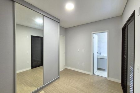 Casa de condomínio à venda com 280m², 3 quartos e 2 vagasQuarto 1 - Suíto 