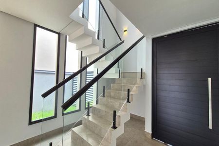 Casa de condomínio à venda com 280m², 3 quartos e 2 vagasEscada 