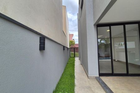 Casa de condomínio à venda com 280m², 3 quartos e 2 vagasCorredor 