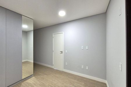 Casa de condomínio à venda com 280m², 3 quartos e 2 vagasQuarto 3 - Suíte