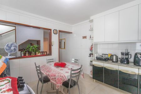 Casa à venda com 130m², 3 quartos e 2 vagasCozinha 