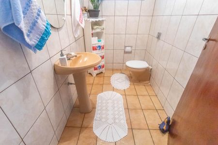 Casa à venda com 130m², 3 quartos e 2 vagasBanheiro social 2