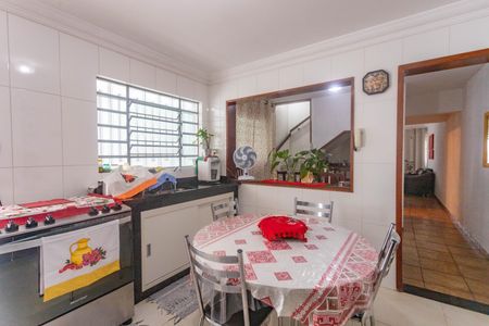 Casa à venda com 130m², 3 quartos e 2 vagasCozinha 