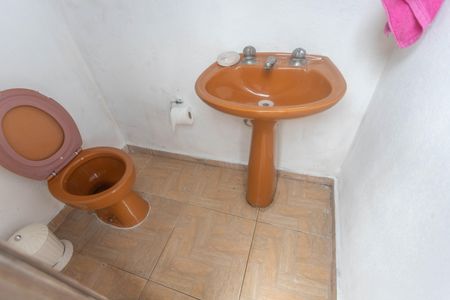 Casa à venda com 130m², 3 quartos e 2 vagasBanheiro externo 