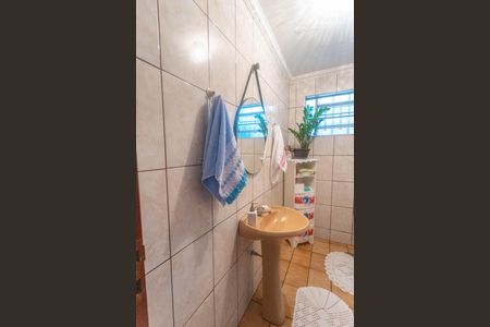Casa à venda com 130m², 3 quartos e 2 vagasBanheiro social 2