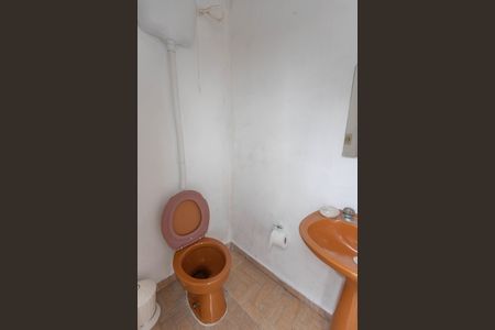 Casa à venda com 130m², 3 quartos e 2 vagasBanheiro externo 