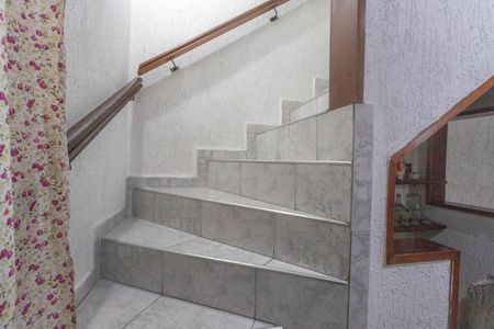 Casa à venda com 130m², 3 quartos e 2 vagasEscada 