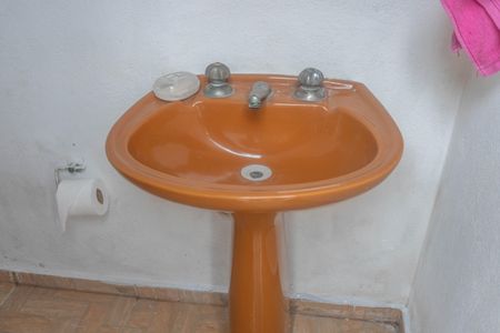 Casa à venda com 130m², 3 quartos e 2 vagasBanheiro externo 