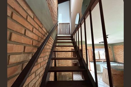 Casa de condomínio para alugar com 65m², 2 quartos e 1 vagaEscada