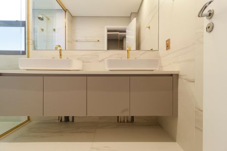 Apartamento para alugar com 161m², 3 quartos e 2 vagasSuíte 1 - Banheiro