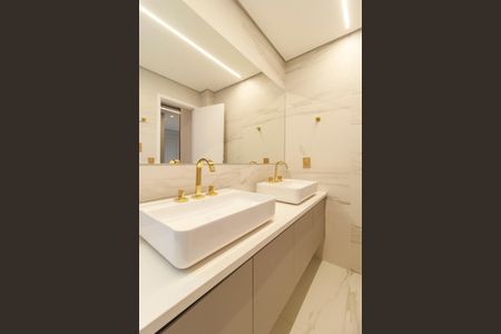 Apartamento para alugar com 161m², 3 quartos e 2 vagasSuíte 1 - Banheiro