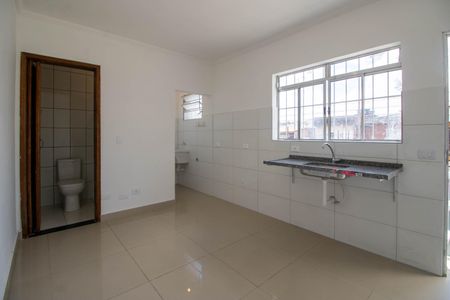 Sala/Cozinha de casa para alugar com 1 quarto, 28m² em Parque Arariba, São Paulo