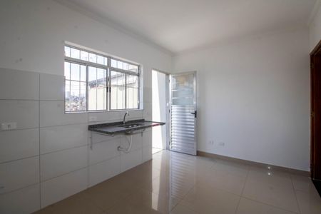 Sala/Cozinha de casa para alugar com 1 quarto, 28m² em Parque Arariba, São Paulo