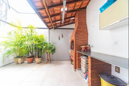 Casa à venda com 181m², 3 quartos e 2 vagas Casa à venda com 181m², 3 quartos e 2 vagasQuintal e Churrasqueira