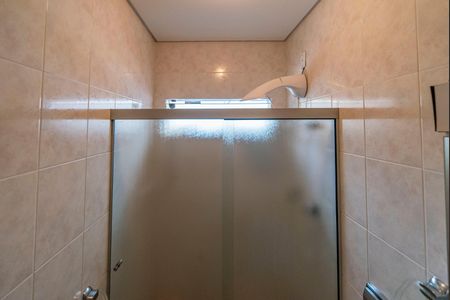 Casa à venda com 181m², 3 quartos e 2 vagas Casa à venda com 181m², 3 quartos e 2 vagasBanheiro Social