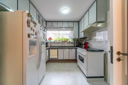 Casa à venda com 181m², 3 quartos e 2 vagas Casa à venda com 181m², 3 quartos e 2 vagasCozinha