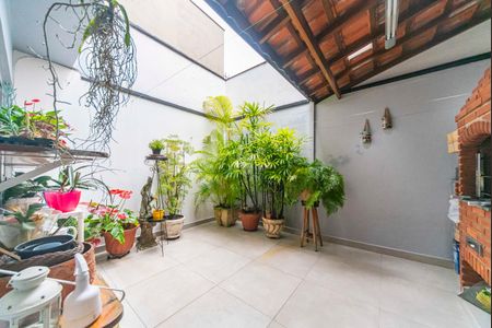Casa à venda com 181m², 3 quartos e 2 vagas Casa à venda com 181m², 3 quartos e 2 vagasQuintal e Churrasqueira