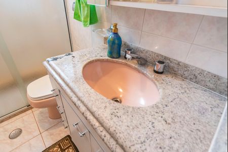 Casa à venda com 181m², 3 quartos e 2 vagas Casa à venda com 181m², 3 quartos e 2 vagasBanheiro Social