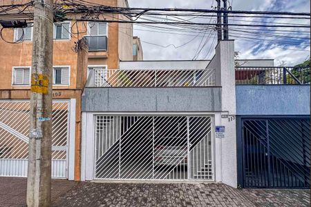 Casa à venda com 181m², 3 quartos e 2 vagas Casa à venda com 181m², 3 quartos e 2 vagasFachada