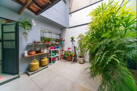 Casa à venda com 181m², 3 quartos e 2 vagas Casa à venda com 181m², 3 quartos e 2 vagasQuintal e Churrasqueira