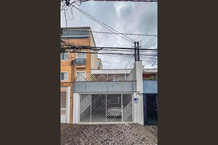 Casa à venda com 181m², 3 quartos e 2 vagas Casa à venda com 181m², 3 quartos e 2 vagasFachada