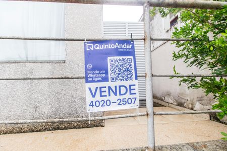 Casa de condomínio à venda com 320m², 4 quartos e 2 vagas Casa de condomínio à venda com 320m², 4 quartos e 2 vagasVista da Rua
