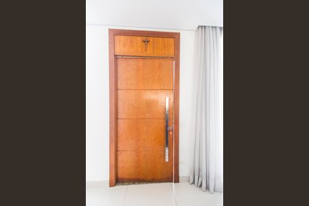 Casa de condomínio à venda com 320m², 4 quartos e 2 vagas Casa de condomínio à venda com 320m², 4 quartos e 2 vagasEntrada