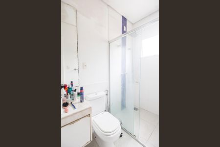 Casa de condomínio à venda com 320m², 4 quartos e 2 vagas Casa de condomínio à venda com 320m², 4 quartos e 2 vagasBanheiro da Suíte