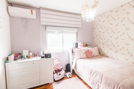 Casa de condomínio à venda com 320m², 4 quartos e 2 vagas Casa de condomínio à venda com 320m², 4 quartos e 2 vagasSuíte