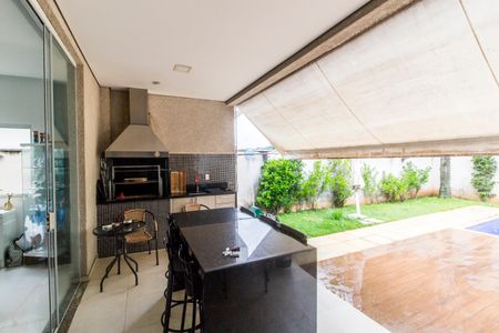Casa de condomínio à venda com 320m², 4 quartos e 2 vagas Casa de condomínio à venda com 320m², 4 quartos e 2 vagasÁrea gourmet