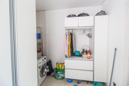 Casa de condomínio à venda com 320m², 4 quartos e 2 vagas Casa de condomínio à venda com 320m², 4 quartos e 2 vagasÁrea de Serviço