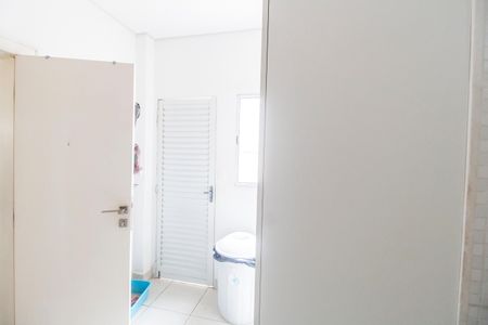 Casa de condomínio à venda com 320m², 4 quartos e 2 vagas Casa de condomínio à venda com 320m², 4 quartos e 2 vagasÁrea de Serviço