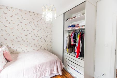 Casa de condomínio à venda com 320m², 4 quartos e 2 vagas Casa de condomínio à venda com 320m², 4 quartos e 2 vagasSuíte