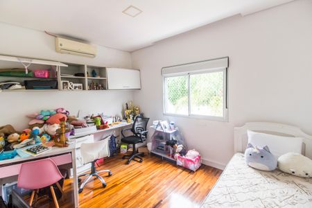 Casa de condomínio à venda com 320m², 4 quartos e 2 vagas Casa de condomínio à venda com 320m², 4 quartos e 2 vagasSuíte