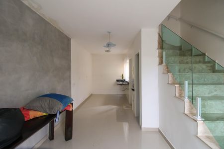 Casa de condomínio à venda com 80m², 2 quartos e 2 vagas Casa de condomínio à venda com 80m², 2 quartos e 2 vagasSala