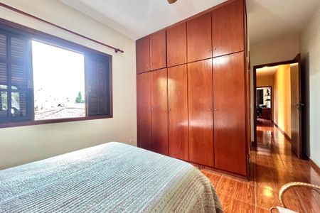 Casa à venda com 225m², 4 quartos e 3 vagasSuite