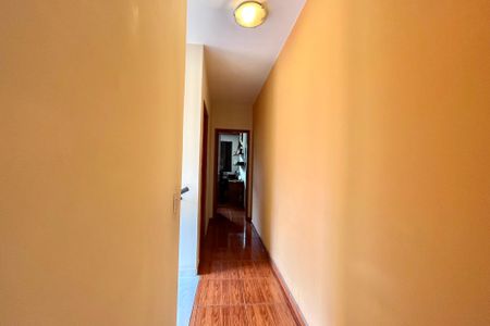 Casa à venda com 225m², 4 quartos e 3 vagasCorredor