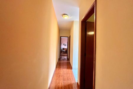 Casa à venda com 225m², 4 quartos e 3 vagasCorredor