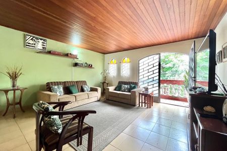 Casa à venda com 225m², 4 quartos e 3 vagasSala