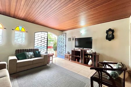 Casa à venda com 225m², 4 quartos e 3 vagasSala