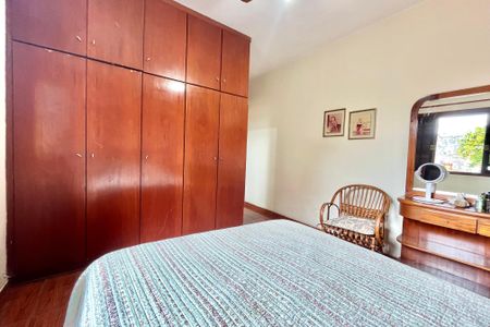 Casa à venda com 225m², 4 quartos e 3 vagasSuite