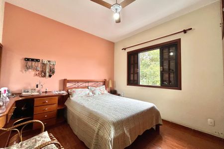 Casa à venda com 225m², 4 quartos e 3 vagasSuite