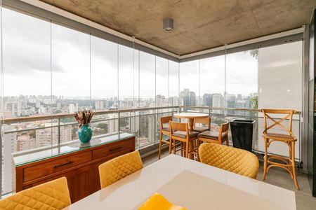 Apartamento para alugar com 167m², 3 quartos e 3 vagasVaranda