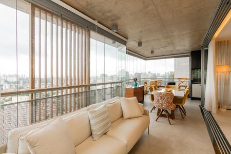 Apartamento para alugar com 167m², 3 quartos e 3 vagasVaranda