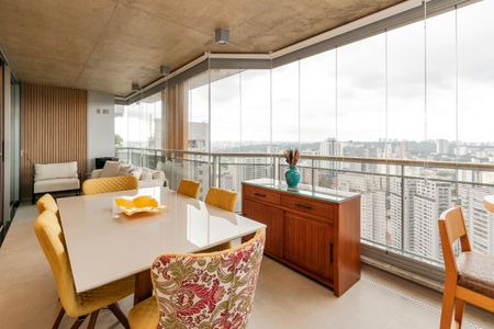 Apartamento para alugar com 167m², 3 quartos e 3 vagasVaranda