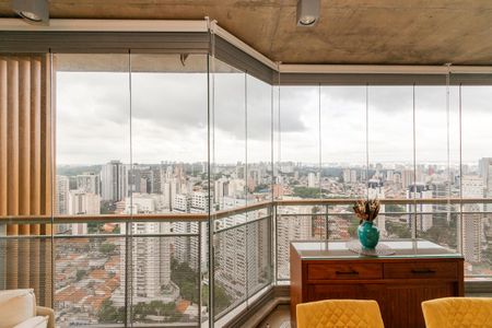 Apartamento para alugar com 167m², 3 quartos e 3 vagasVaranda