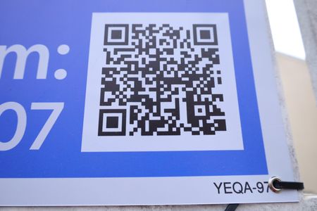 Casa de condomínio à venda com 54m², 2 quartos e 2 vagasPlaca instalada no portão do condomínio - Código da placa: YEQA-97