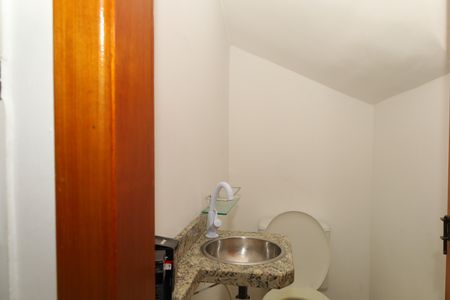 Casa de condomínio à venda com 54m², 2 quartos e 2 vagasBanheiro 3 - Lavabo