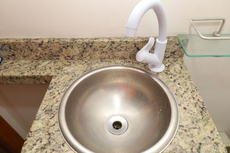 Casa de condomínio à venda com 54m², 2 quartos e 2 vagasBanheiro 3 - Lavabo